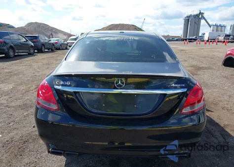 2018 Mercedes-Benz C 300 4Matic из США, поврежденный, VIN 55SWF4KB2JU280858